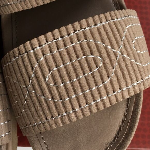 New in box Donald Pliner leather sandals - Picture 5 of 8